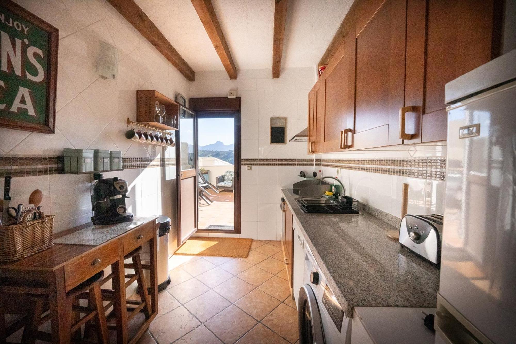 Вилла Eagles Nest - Massive Townhouse With Pool With Outstanding Views Альгодоналес Экстерьер фото